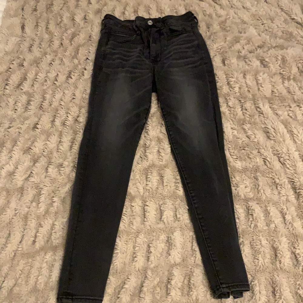 Black, stylish American Eagle jeans!🦇